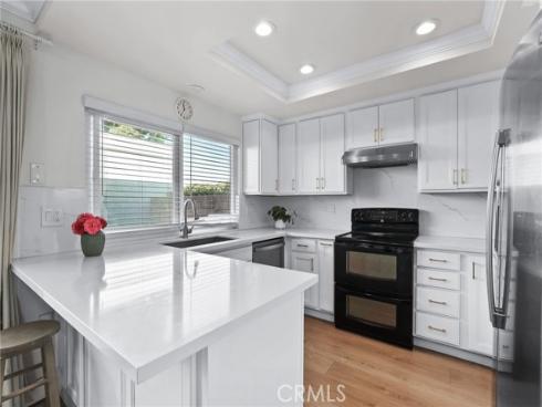 10  Goldenbush  , Irvine, CA