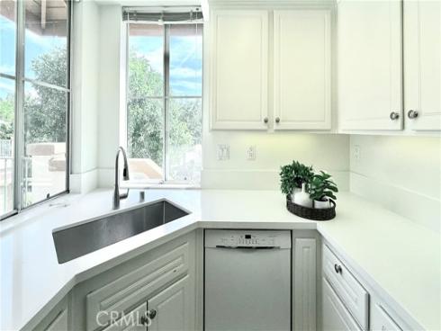 900  Solvay Aisle  , Irvine, CA