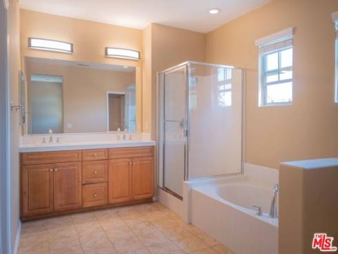 107  Chantilly  , Irvine, CA