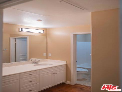 107  Chantilly  , Irvine, CA