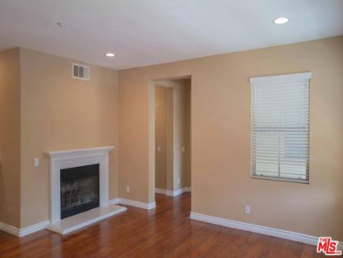 107  Chantilly  , Irvine, CA