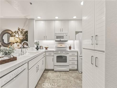 2233  Martin  115 , Irvine, CA