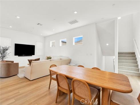 74  Dudley  , Irvine, CA