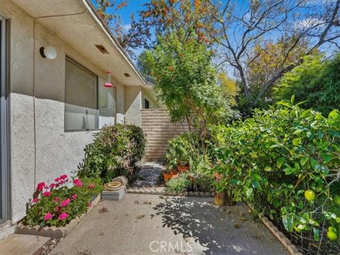 25  Dogwood  , Irvine, CA