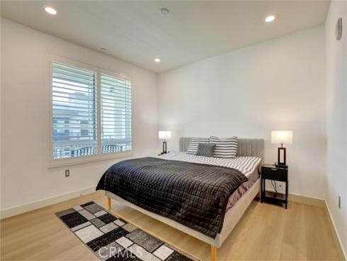 2536  Nolita  , Irvine, CA