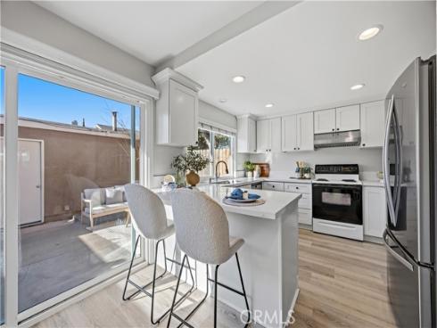 10  Santa Fe  38 , Irvine, CA