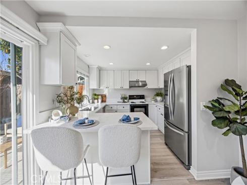 10  Santa Fe  38 , Irvine, CA