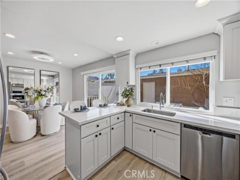 10  Santa Fe  38 , Irvine, CA