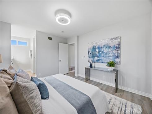 10  Santa Fe  38 , Irvine, CA