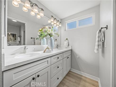 10  Santa Fe  38 , Irvine, CA