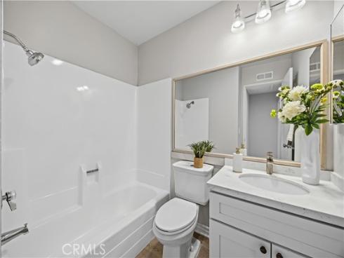 10  Santa Fe  38 , Irvine, CA