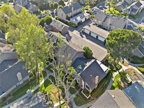 10  Santa Fe  38 , Irvine, CA