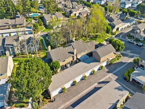 10  Santa Fe  38 , Irvine, CA