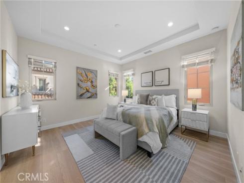 113  Hanging  , Irvine, CA