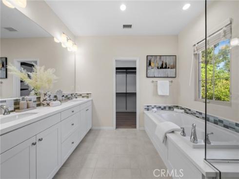 113  Hanging  , Irvine, CA