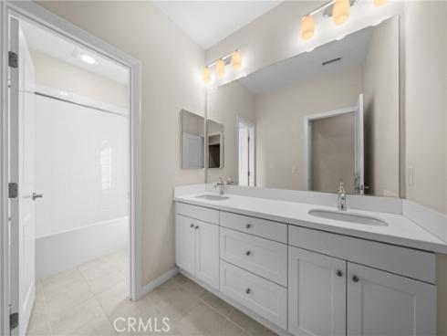 113  Hanging  , Irvine, CA