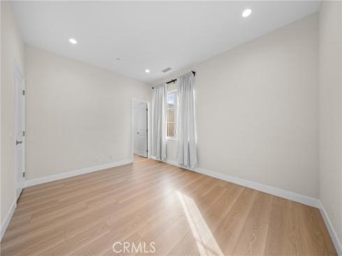 113  Hanging  , Irvine, CA