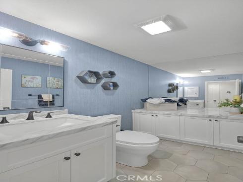 32  Hillsdale  , Irvine, CA