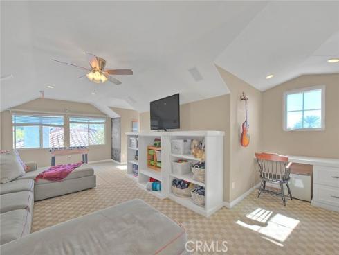 32  Hillsdale  , Irvine, CA