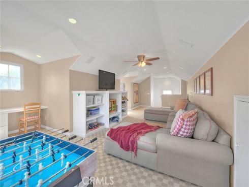 32  Hillsdale  , Irvine, CA