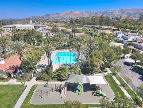 32  Hillsdale  , Irvine, CA