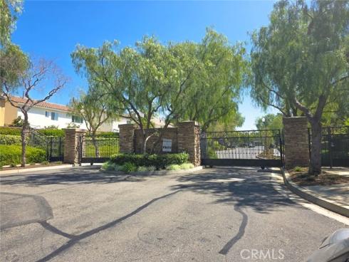 32  Hillsdale  , Irvine, CA