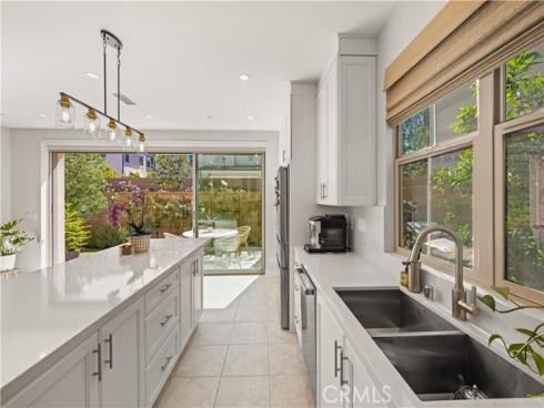 60  Rotunda  , Irvine, CA