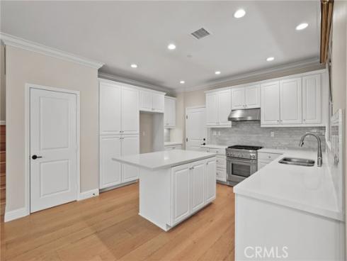 83  Henson  , Irvine, CA