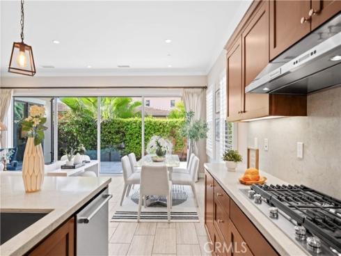 210  Canvas  , Irvine, CA