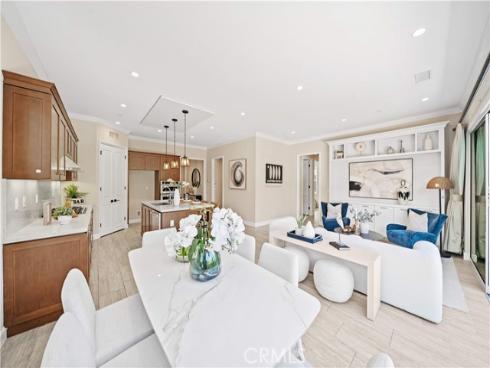 210  Canvas  , Irvine, CA