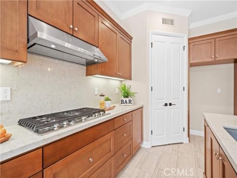 210  Canvas  , Irvine, CA