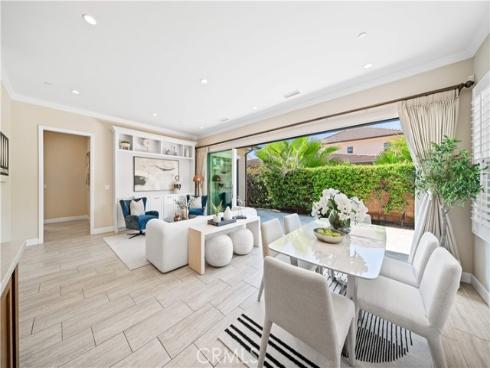 210  Canvas  , Irvine, CA