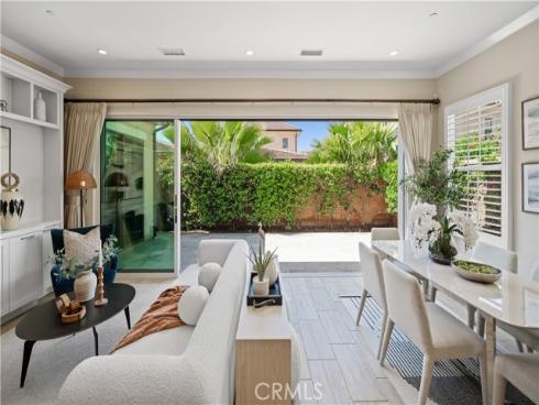 210  Canvas  , Irvine, CA