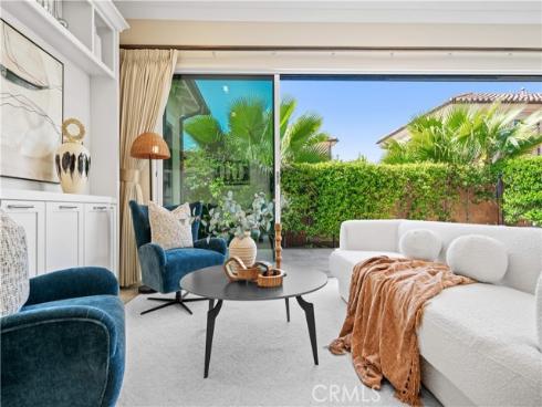 210  Canvas  , Irvine, CA