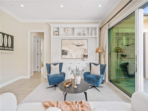 210  Canvas  , Irvine, CA