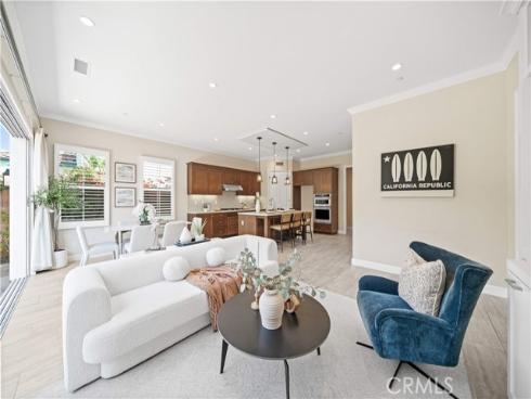 210  Canvas  , Irvine, CA