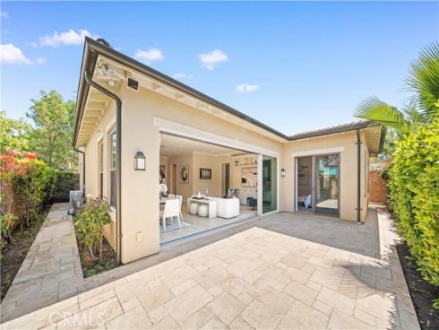 210  Canvas  , Irvine, CA