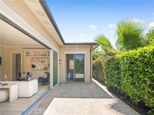 210  Canvas  , Irvine, CA