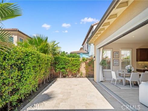 210  Canvas  , Irvine, CA