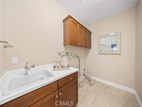 210  Canvas  , Irvine, CA