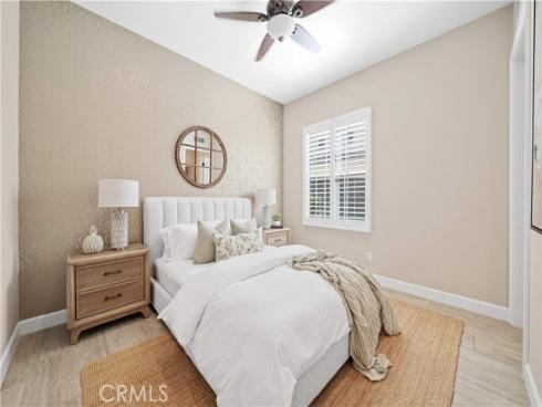 210  Canvas  , Irvine, CA