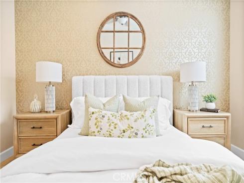 210  Canvas  , Irvine, CA