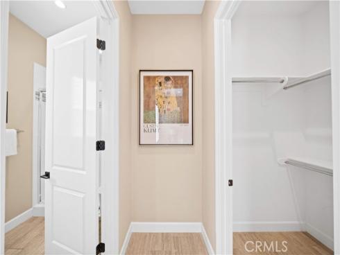 210  Canvas  , Irvine, CA