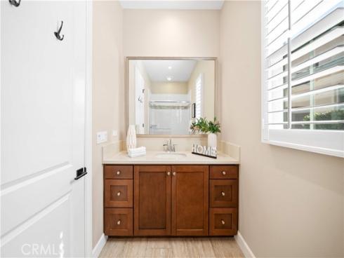 210  Canvas  , Irvine, CA