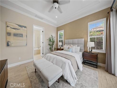 210  Canvas  , Irvine, CA