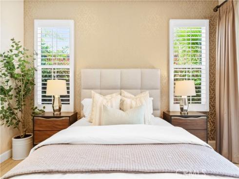 210  Canvas  , Irvine, CA