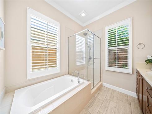 210  Canvas  , Irvine, CA