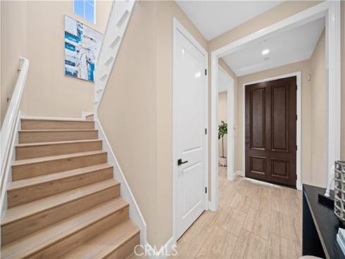 210  Canvas  , Irvine, CA