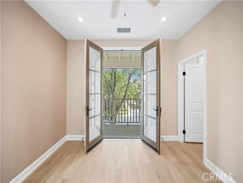 210  Canvas  , Irvine, CA