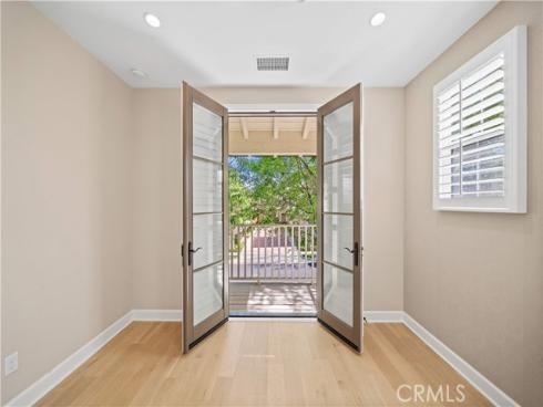 210  Canvas  , Irvine, CA